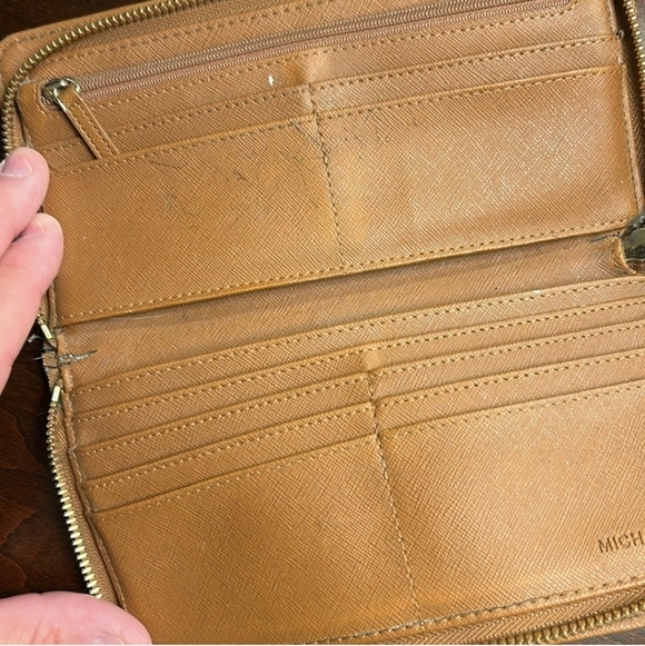 Michael Kors Beige Wallet - Picture 5 of 16